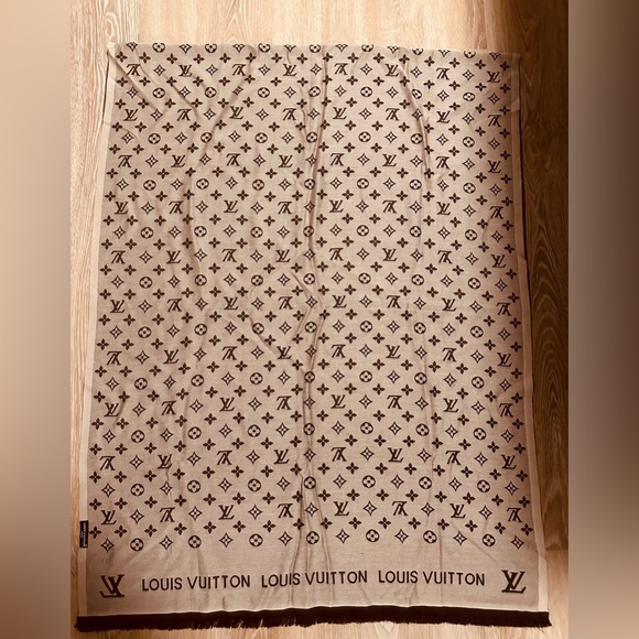 Lv Patterned Silk Cashmere Double Sided Shawl black& white - Picture 1 of 3